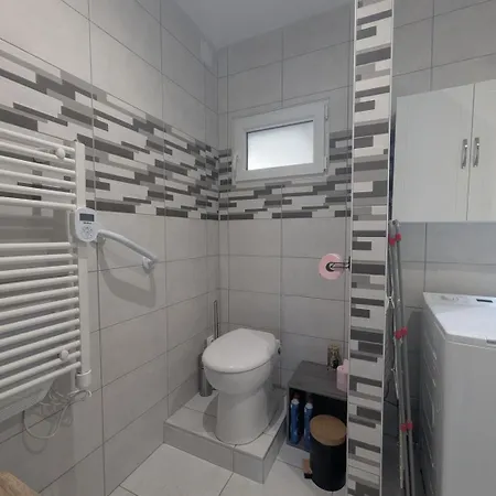 בית נופש Au Petit Cafe Chateauvillain